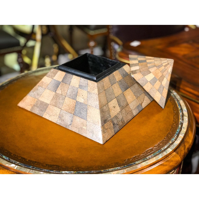 Hộp sơn mài kim tự tháp