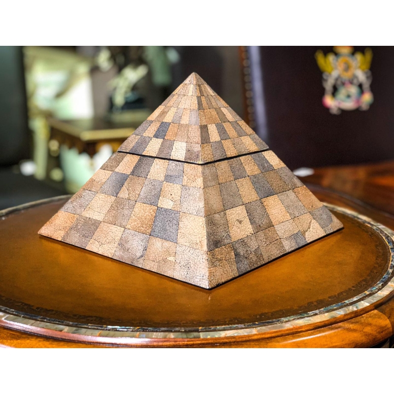 Hộp sơn mài kim tự tháp
