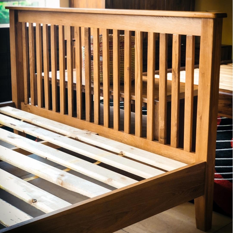 Giường nan đuôi cao chunky