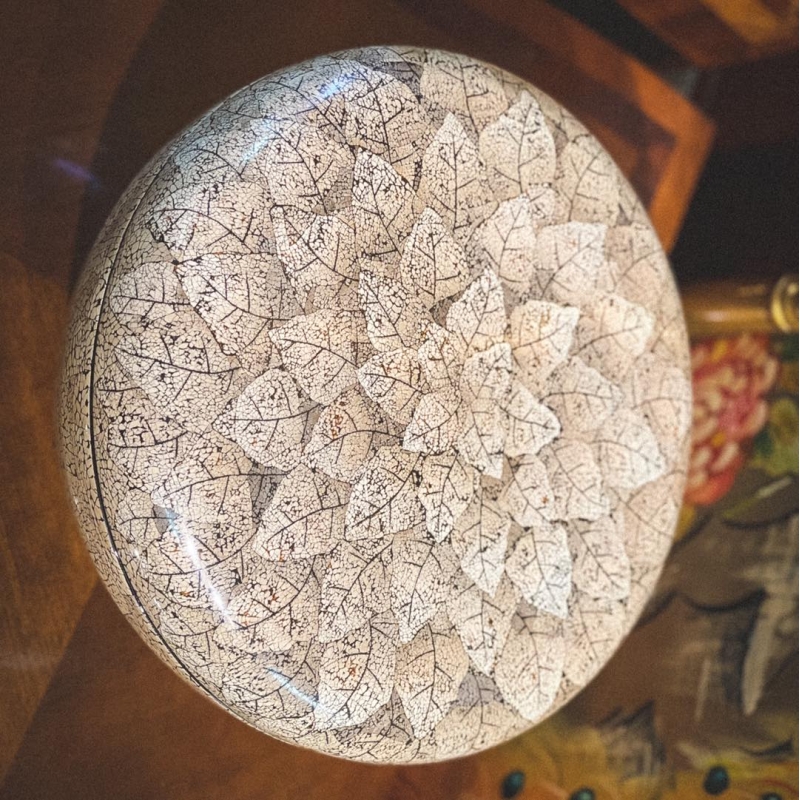 Hộp sơn mài cẩn nhành lá