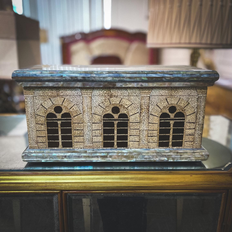 Hộp sơn mài kiến trúc cổ