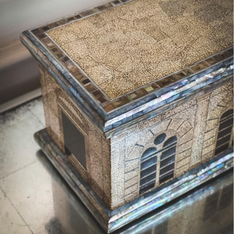 Hộp sơn mài kiến trúc cổ