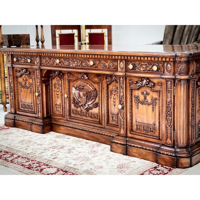 Bàn làm việc Kiên Định