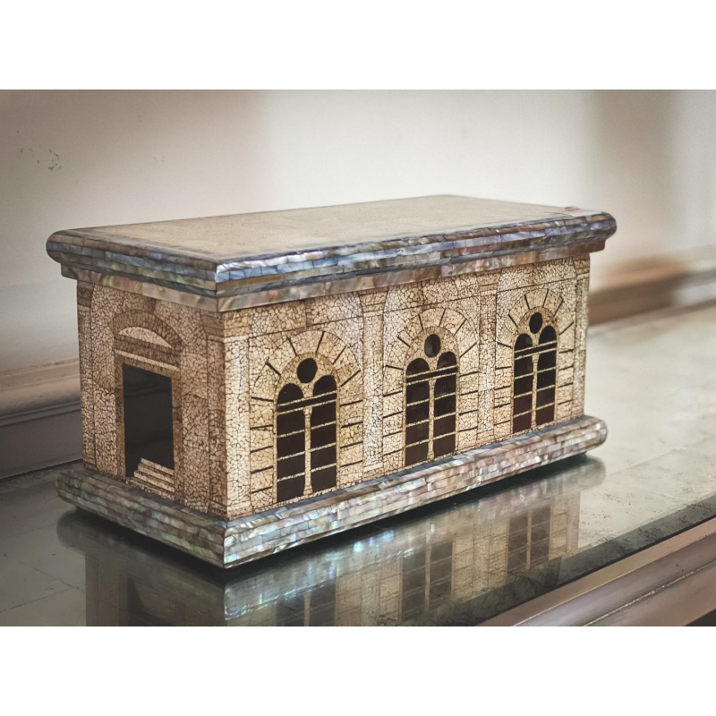 Hộp sơn mài kiến trúc cổ