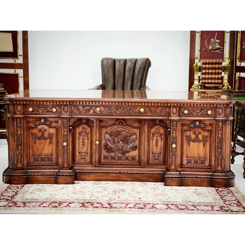 Bàn làm việc Kiên Định