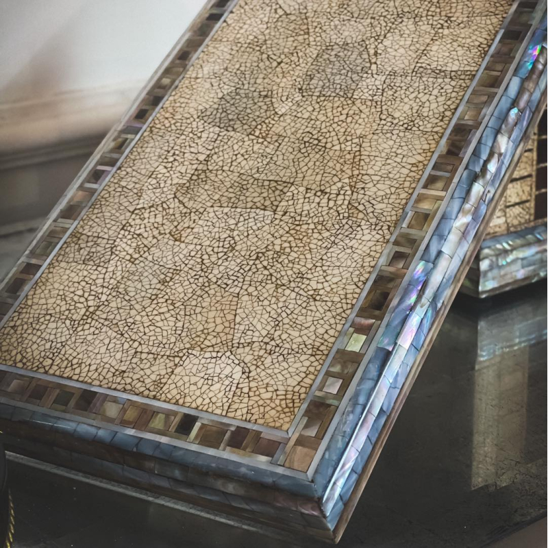 Hộp sơn mài kiến trúc cổ