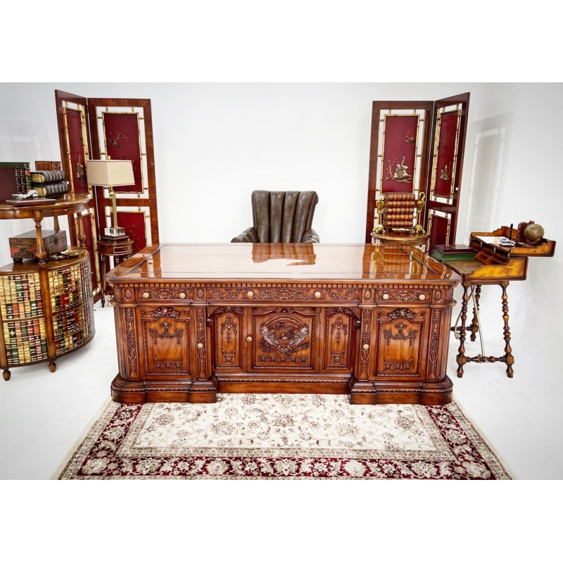 Bàn làm việc Kiên Định