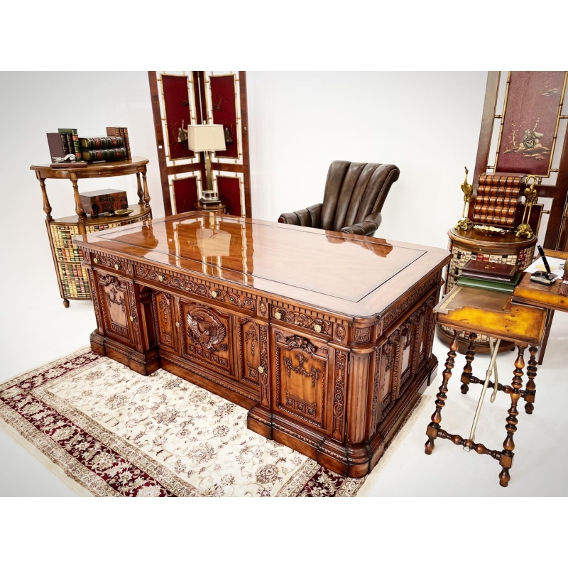 Bàn làm việc Kiên Định