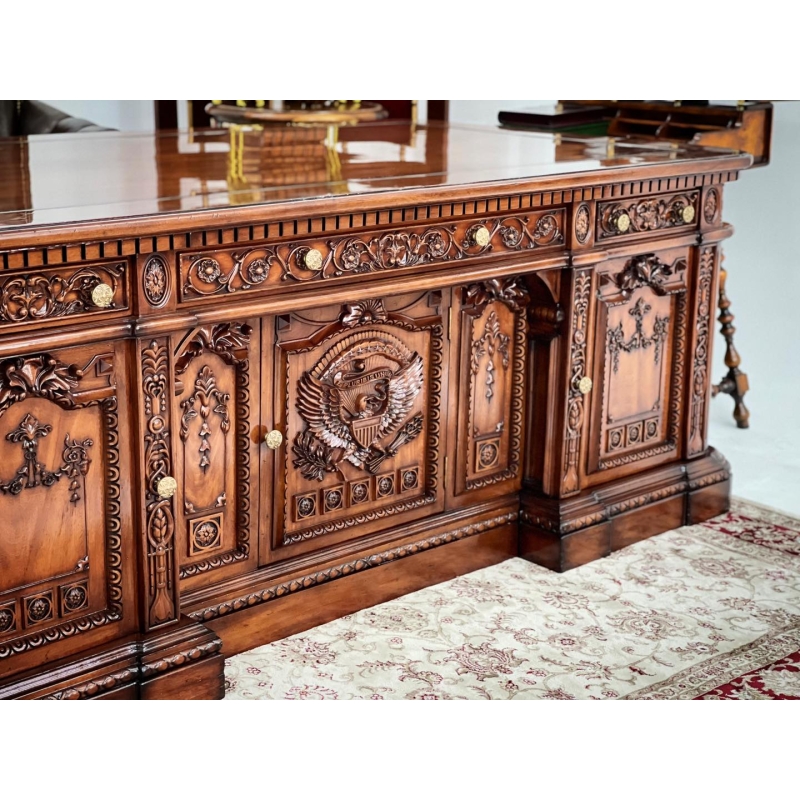 Bàn làm việc Kiên Định