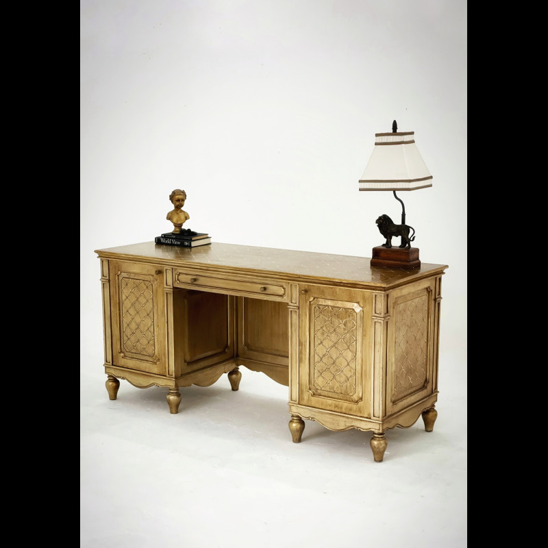 Bàn làm việc SM cẩn trứng mắt cáo