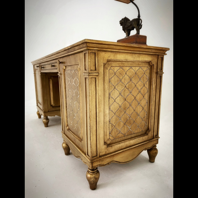 Bàn làm việc SM cẩn trứng mắt cáo