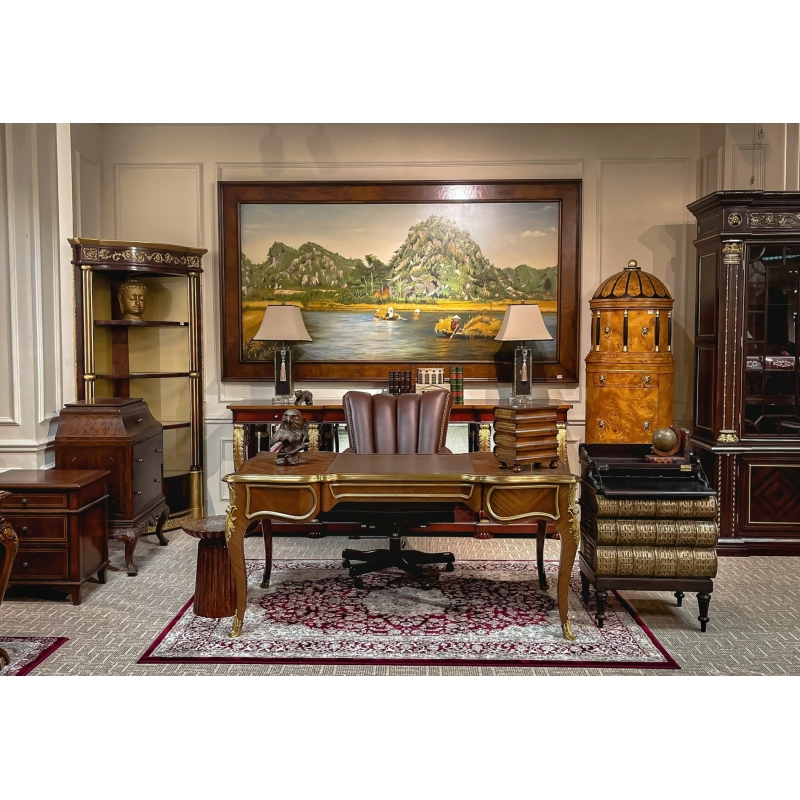 Bàn làm việc A Royal Memoir