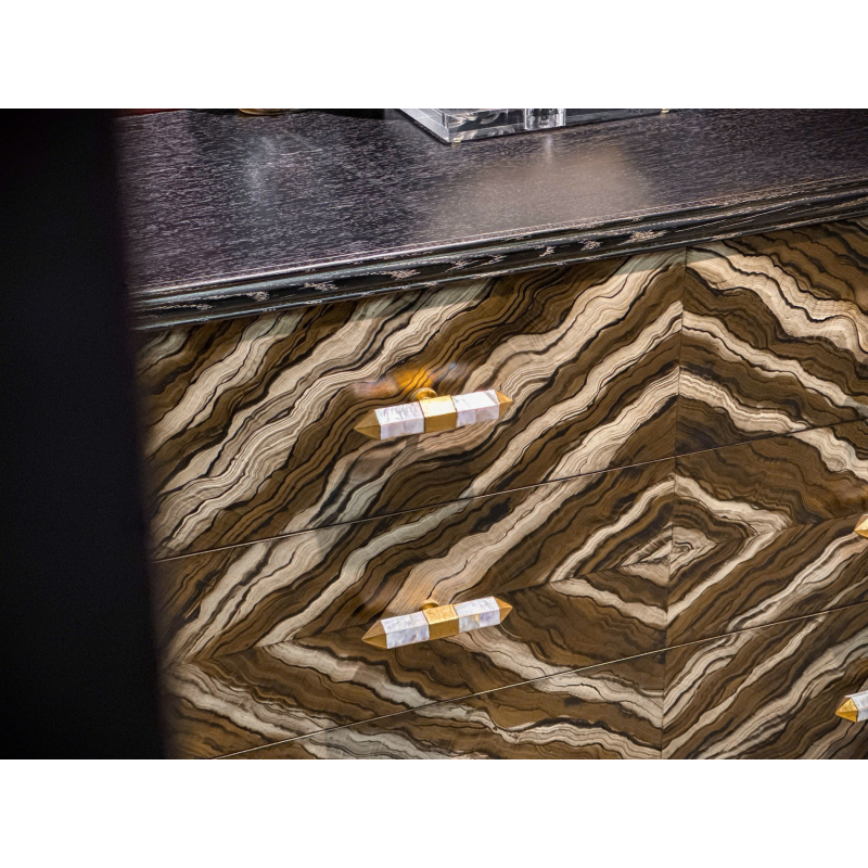 Tủ trang trí họa tiết hình thoi