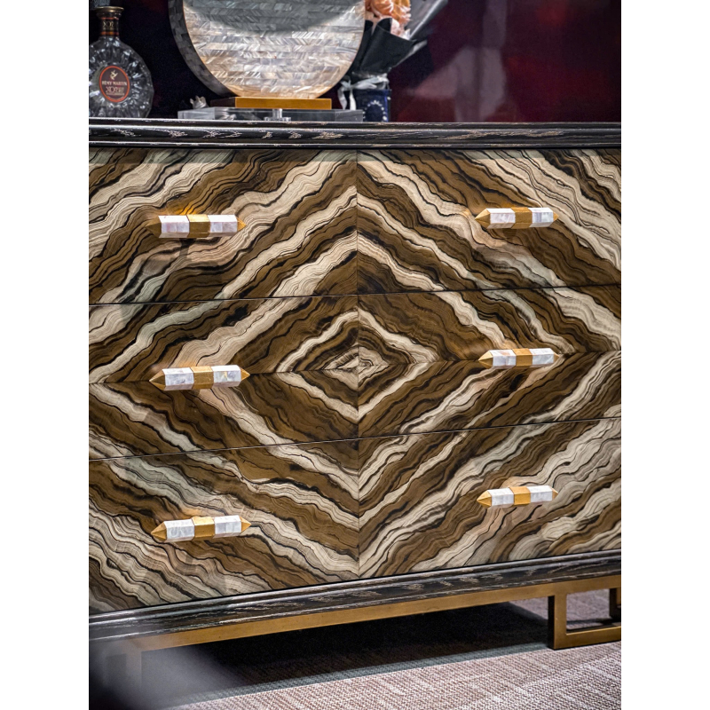 Tủ trang trí họa tiết hình thoi