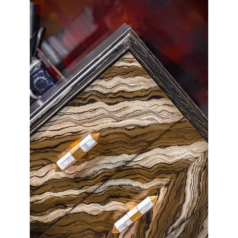 Tủ trang trí họa tiết hình thoi