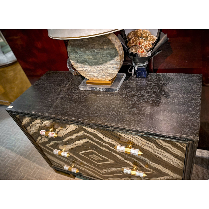 Tủ trang trí họa tiết hình thoi