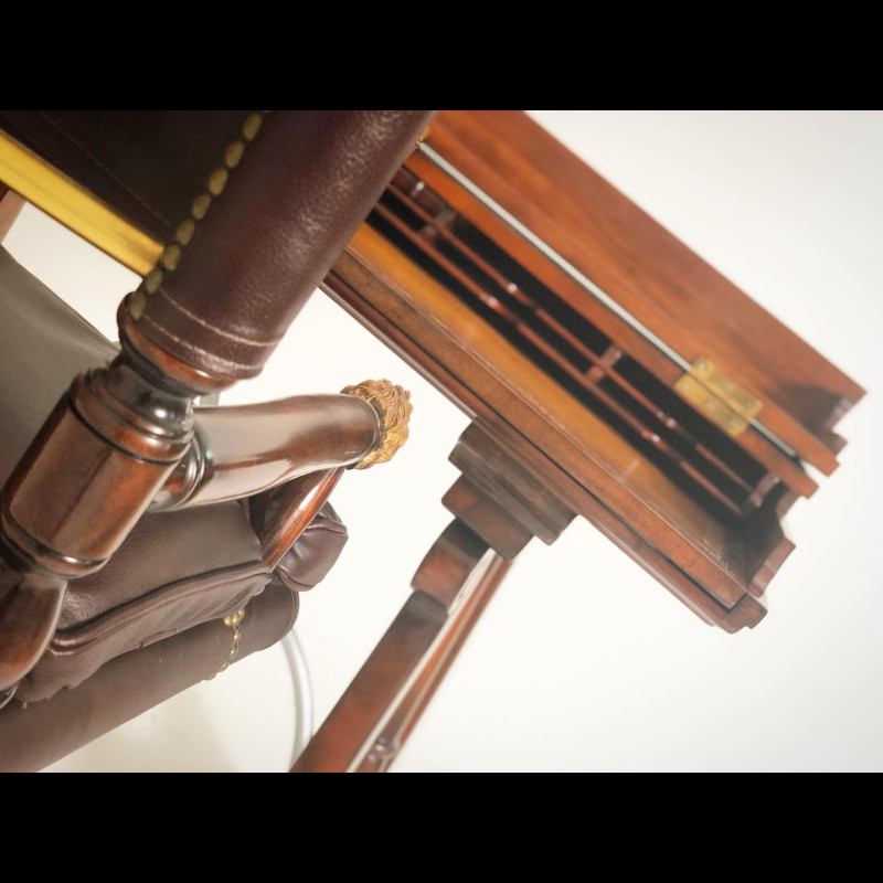 Bàn làm việc quyển sách TA