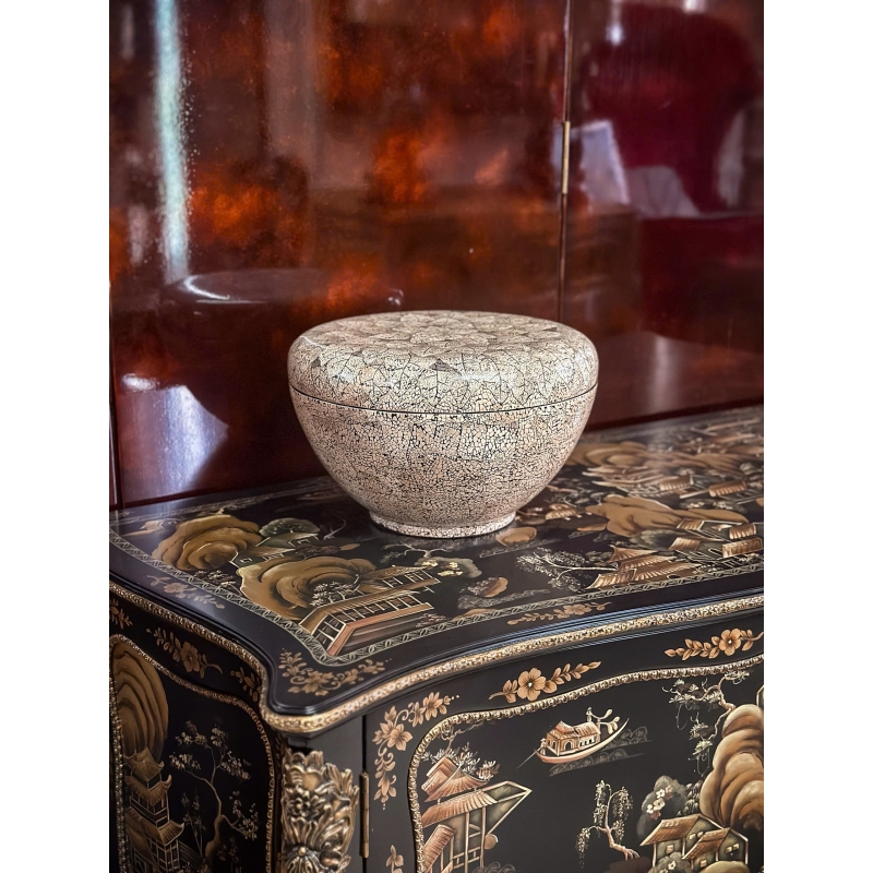 Hộp sơn mài cẩn nhành lá