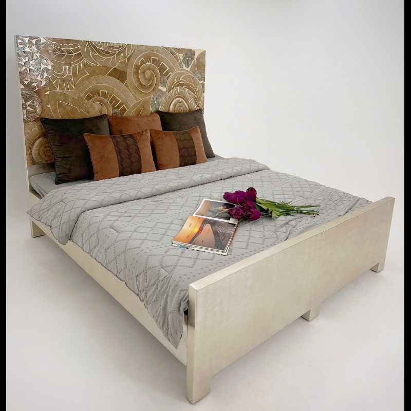 Giường sơn mài cẩn trứng, ốc 